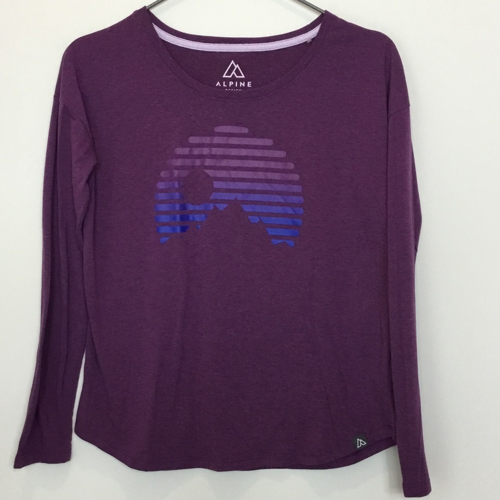 Alpine Plum Long Sleeve Tee with Blue-Purple Mountain Graphic size small